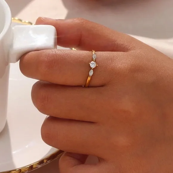 New Adjustable 18k Gold Zircon Ring, cute Ring, shiny Ring. - Picture 6 of 6